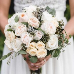 Букет невесты из пионовидных роз art.05-12