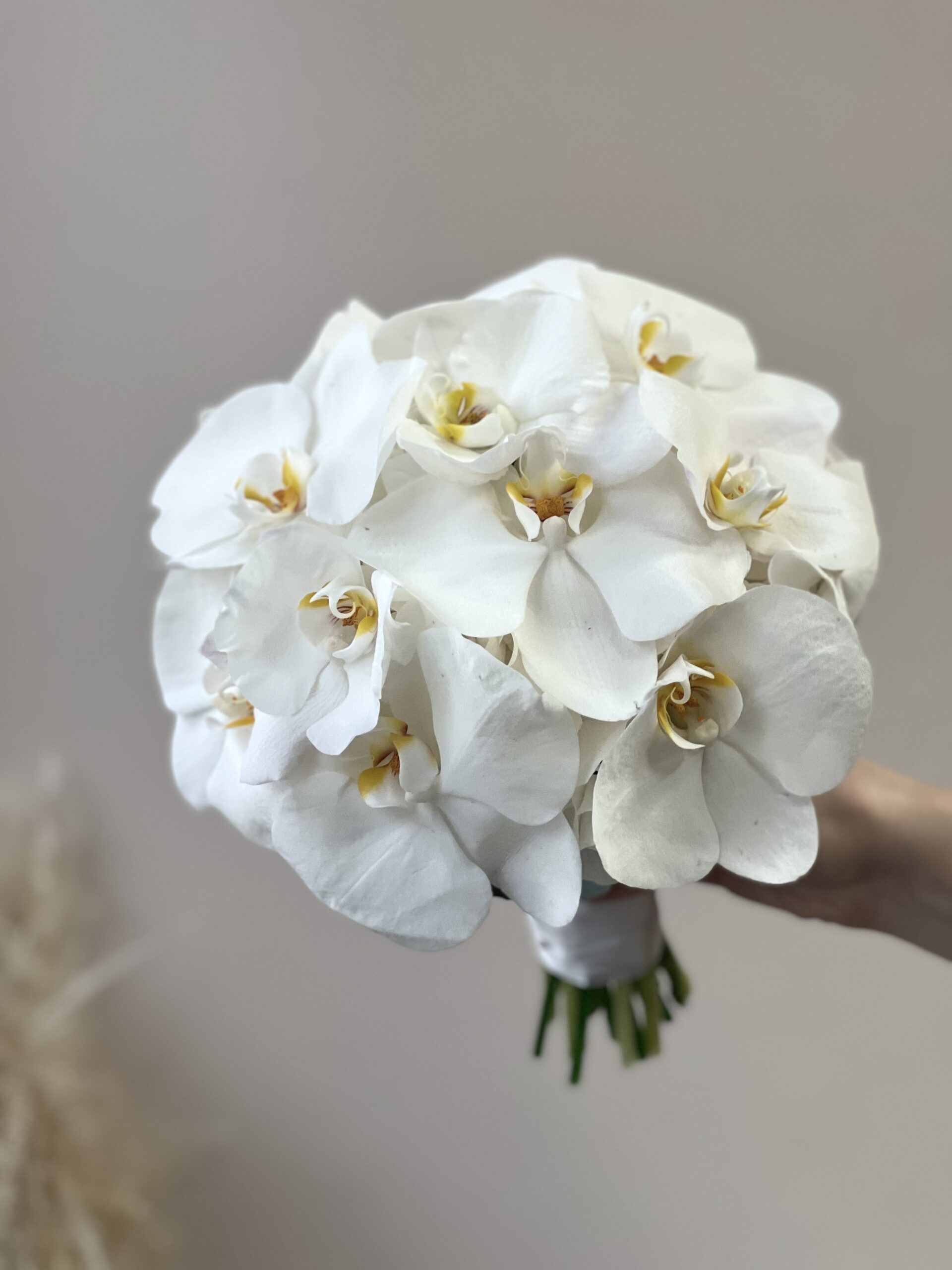 Букет невесты из белых орхидей  art.05-74