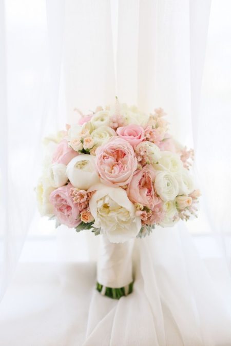 Букет невесты из пионовидной розы art. 05-121