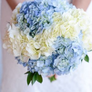 Букет невесты из голубой гортензии art. 05-104
