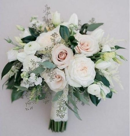 Букет невесты бело-кремовый с розами art. 05-158