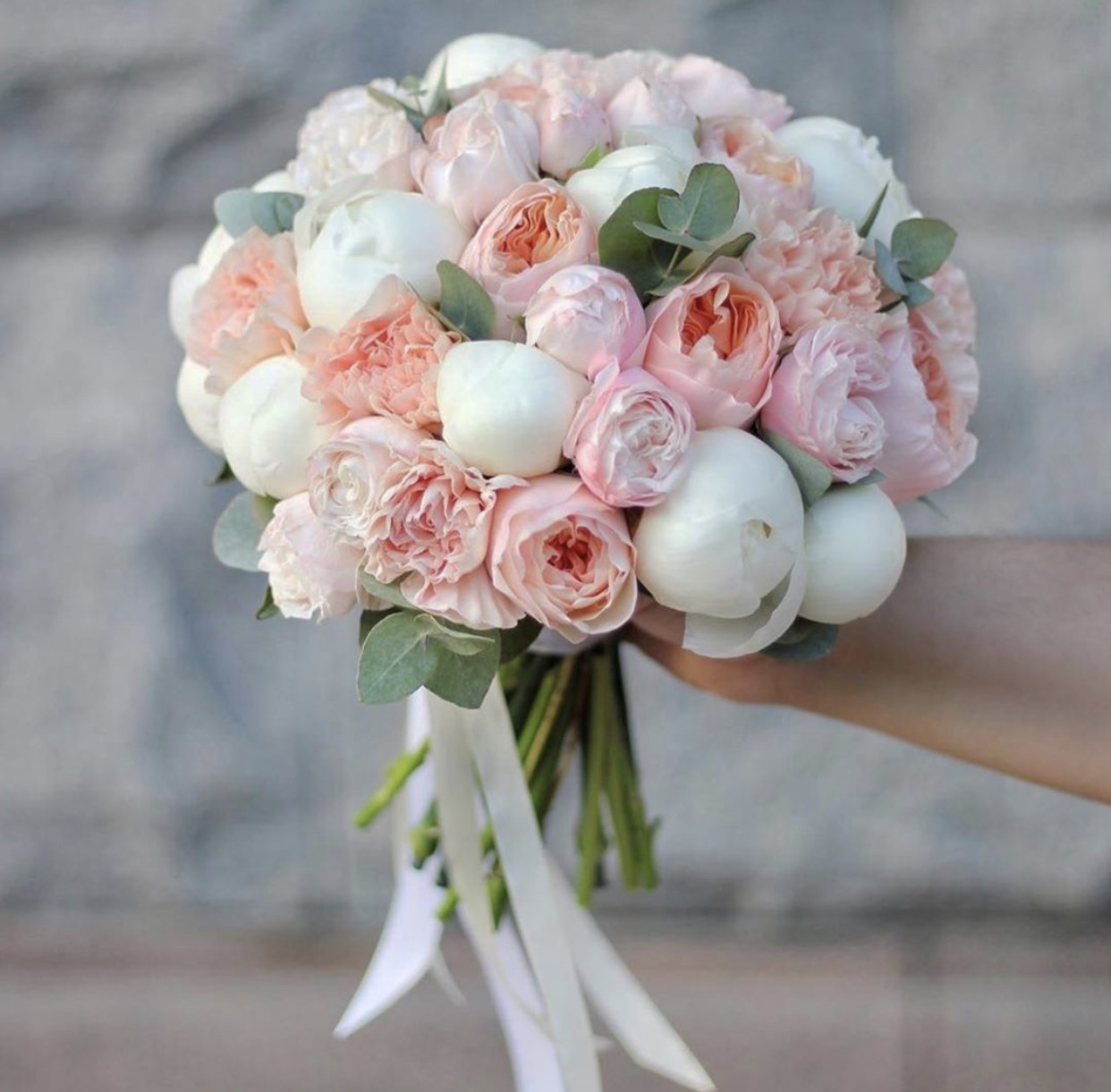 Букет невесты из роз и гипсофилы фото