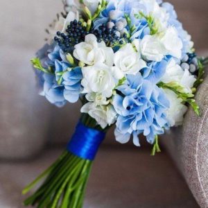 синий свадебный букет