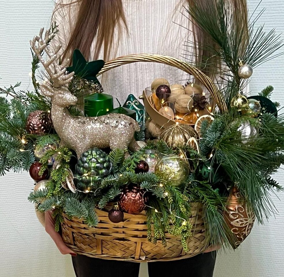 Новогодний венок Art. 30 109 Новогодняя корзина art. 30-109