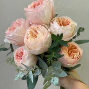 Букет невесты из пионовидных роз art. 05-135