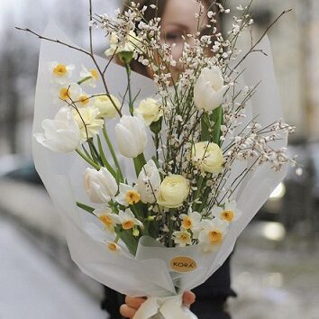 Цветочная композиция в деревянном ящике Art.02 19 Весений букет art.011-37