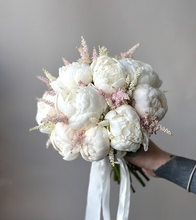 Искусственные цветы на свадьбе: где и как использовать