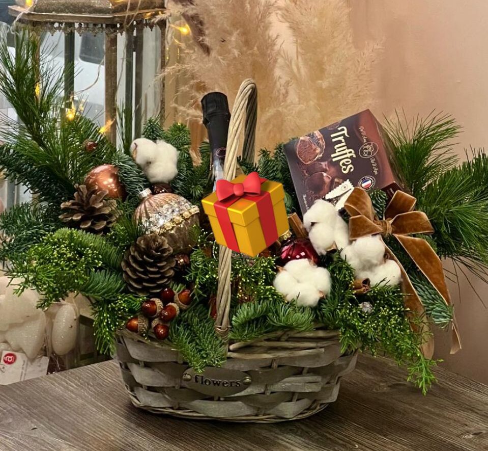 Новогодняя композиция в корзине art. 30-08