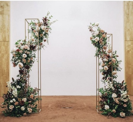 Оформление свадебных арок цветами (71 фото)