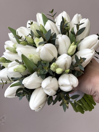 Букет невесты из белых тюльпанов art. 05-223