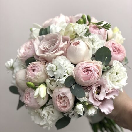 Букет невесты из розовых роз art. 05-221