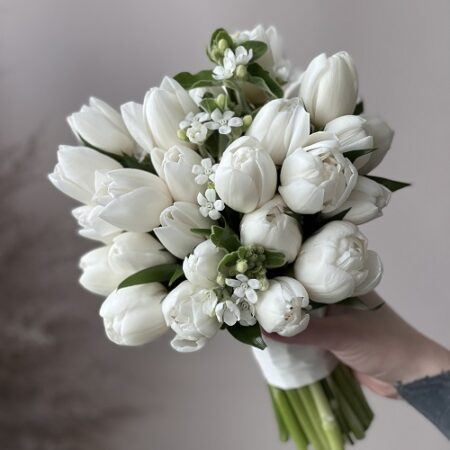 Букет невесты из белых тюльпанов art.05-235