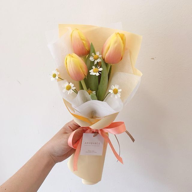 Красивые букеты цветов в коробках купить с доставкой по Москве - вторсырье-м.рф